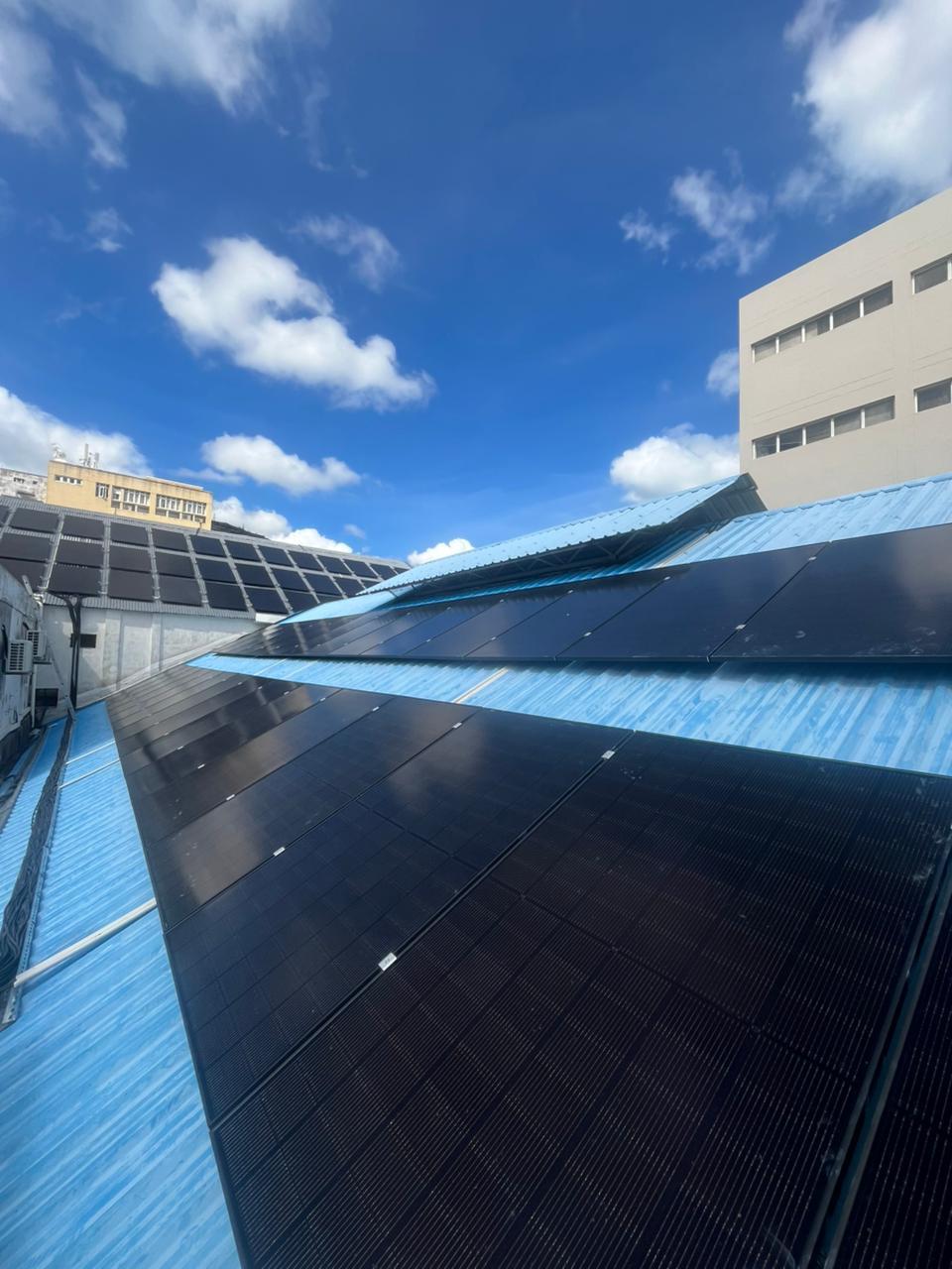 Solar panels pour SME